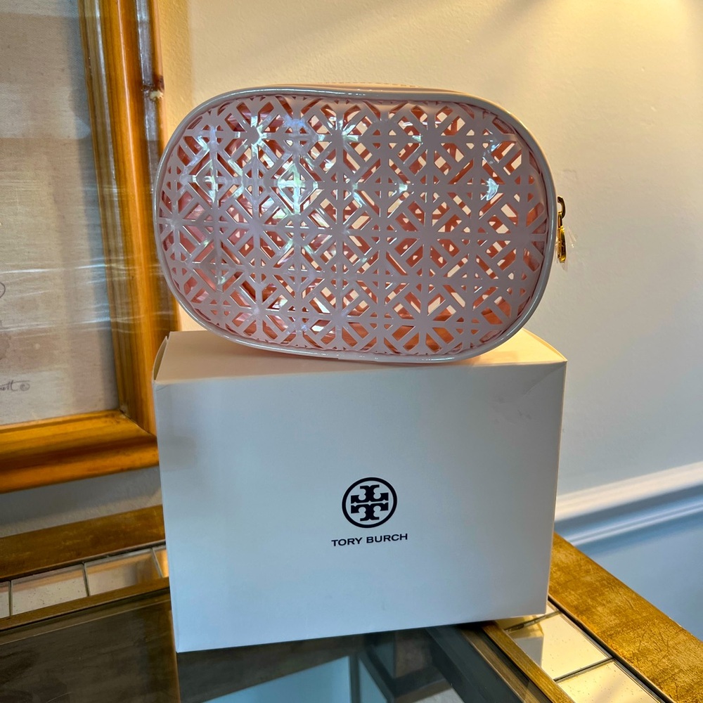 NWOT Tory Burch Cosmetic Case - Light Pink - Picture 3 of 6